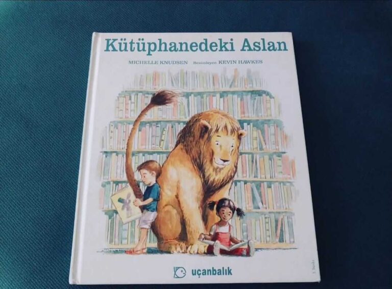 Kütüphanedeki Aslan